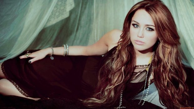Miley Cyrus 3 1600x900
